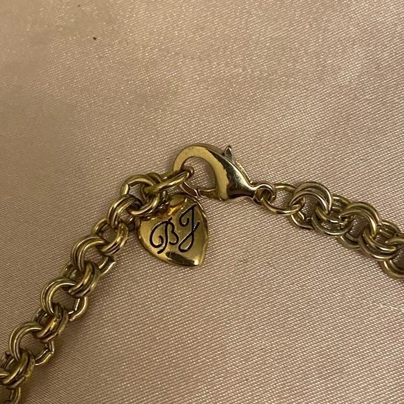 Betsey Johnson long rosette dangle statement necklace with 5 pendants. - Picture 8 of 8